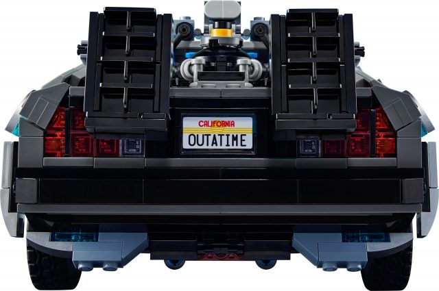 LEGO-10300-Back-to-the-Future-Time-Machine-DeLorean-RWFUR-30-640x425.jpg